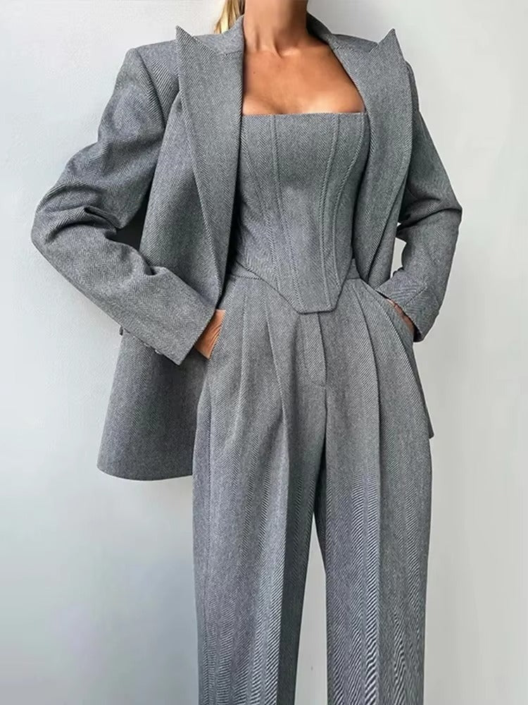 Tuta Tailleur “Charme Urbano” – 3 Pezzi Eleganza Solida