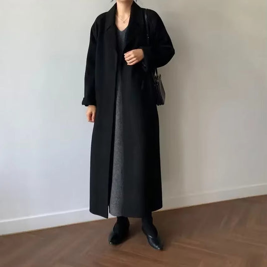 Cappotto Lungo in Lana – Eleganza e Comfort per la Donna di Carriera