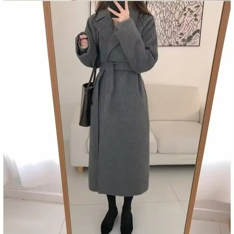 Cappotto Lungo in Lana – Eleganza e Comfort per la Donna di Carriera