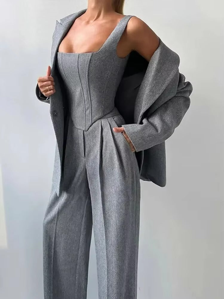 Tuta Tailleur “Charme Urbano” – 3 Pezzi Eleganza Solida